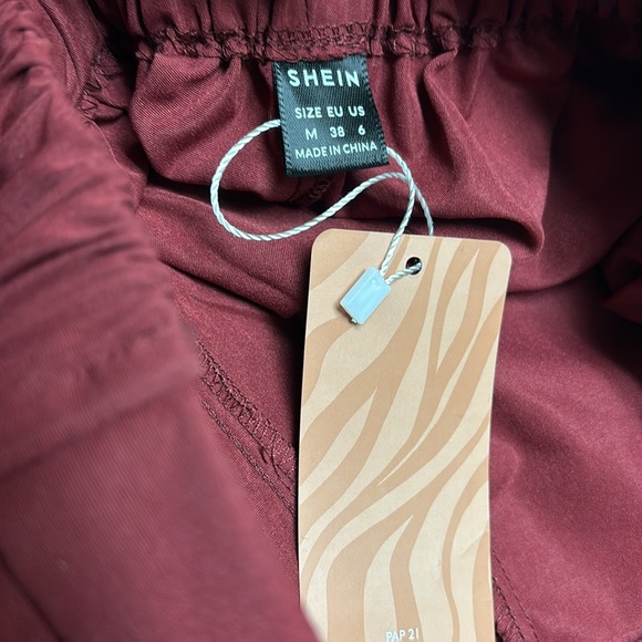 ❌SOLD❌Women’s burgundy one piece Romper - Picture 4 of 4